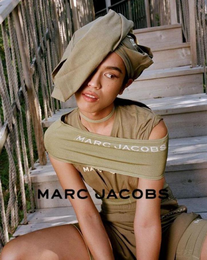 Νέα Συλλογή. Marc Jacobs (2021-10-24-2021-10-24)